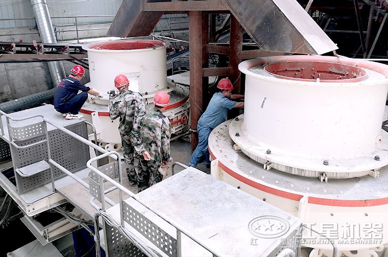 杏耀平台登录入口工作人员对设备检修中 杏耀平台登录入口工作人员对设备检修中